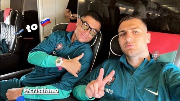  عکس؛ رونالدو در کنار بازیکن منچستریونایتد در راه اسلوونی