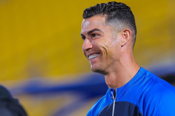 عکس؛ رونالدو و در آغوش کشیدن سرمربی النصر پس از بازگشت به عربستان