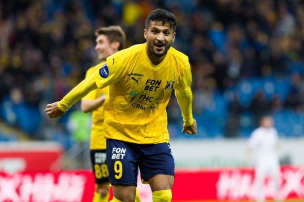 ستاره بوشهری در قلب یخبندان میدرخشد؛ محبی هر روز تاثیرگذارتر از دیروز