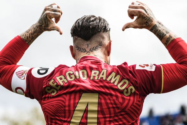 عکس؛ خوشحالی گل جالب کاپیتان سابق رئال مادرید با فوت کردن شمع خیالی