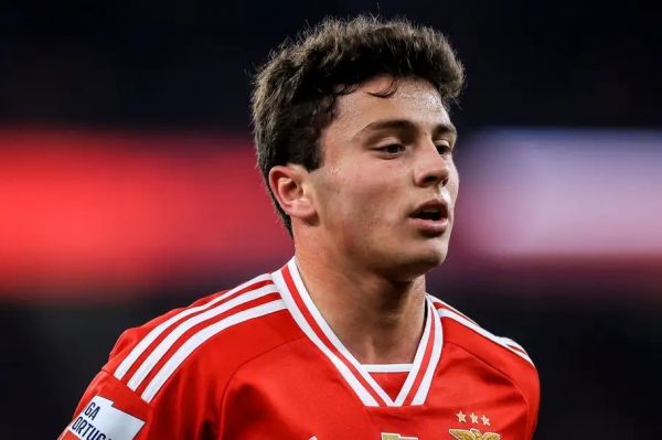 بازیکن پرتغالی به گرانترین بازیکن تاریخ منچستریونایتد تبدیل میشود