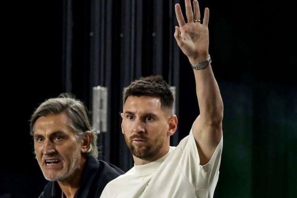 درگیری شدید مسی با سرمربی مونتری و داور بازی