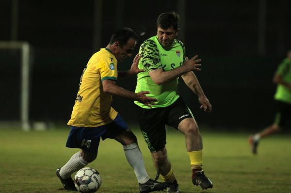 دورهمی صمیمانه پیشکسوتان خوزستان در باشگاه فولاد ستارههای سابق به میدان رفتند