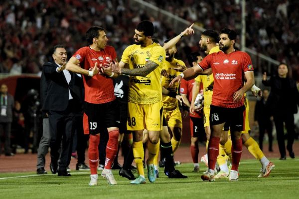 سپاهان منکر وقت کشی و تراکتور عاصی از وقتکشی