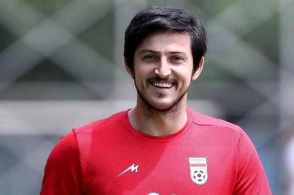 عکس هدیه تولد گرانقیمت آزمون به یک پرسپولیسی سردار از کلکسیون شخصی خود کادو داد