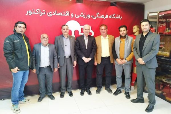 دیدار اعضای کانون هواداران سپاهان با نصیرزاده درخواست سپاهان برای احیای معاهده خواهرخواندگی