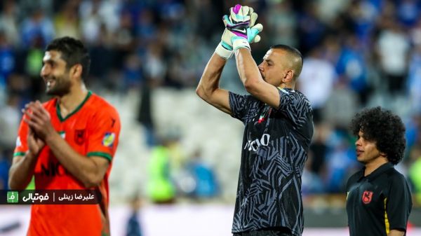 دیروز فقط یک نفر حامد لک را دوست داشت عکس