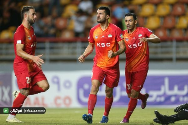 وقتی قلب گلزن فولاد به درد آمد عکس