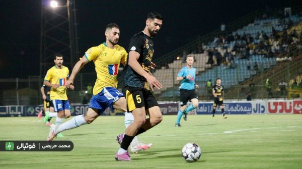 صنعت نفت دو - سپاهان یک شگفتی فصل در آبادان قیمت نفت همپای سکه و دلار بالا رفت