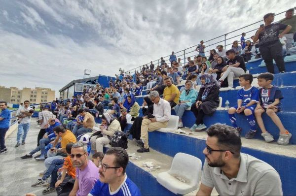  سوال روز؛ هواداران استقلال با وجود ممنوعیت به چه صورتی وارد کمپ ناصر حجازی شدند