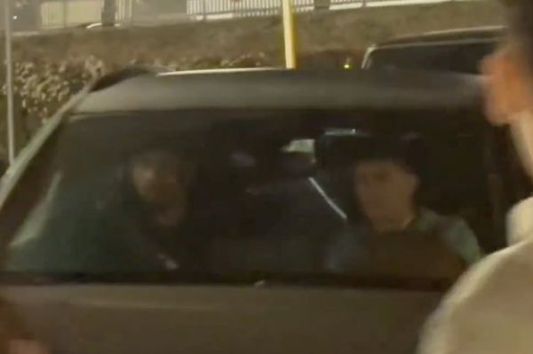 بازیکن 19 ساله بارسلونا و رساندن آرائوخو به خانه با ماشین خودش