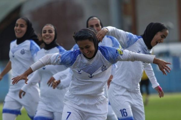 علاقه شدید خانمگل فوتبال زنان ایران به استقلال و قایدی