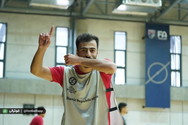 بهترین بازیکن آسیا با گل برگشت عکس