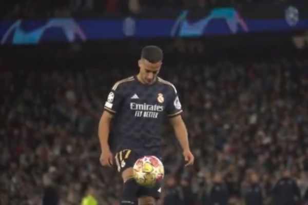 عکس؛ حرکتی که خونسردی شگفتانگیز بازیکن رئال مادرید را اثبات میکند