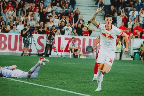 تلاش دوباره منچستریونایتد برای جذب مهاجم لایپزیگ پس از ناکامی در تابستان گذشته