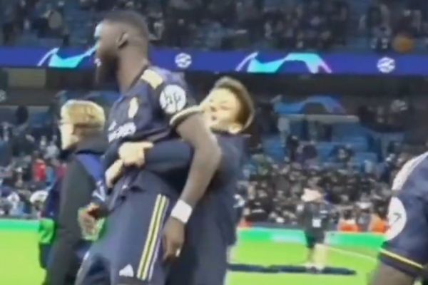  عکس؛ خوشحالی بامزه‌ای که آردا گولر با رودیگر انجام داد