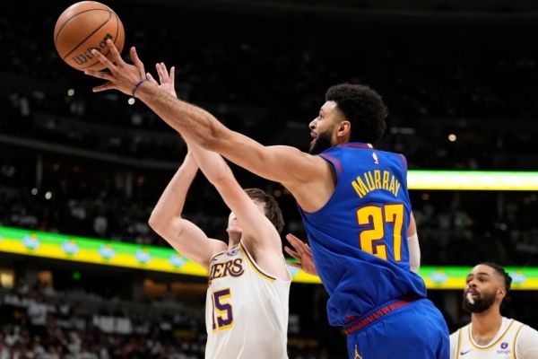 پلیآف NBA پادشاه ناتوان در مقابل قهرمان