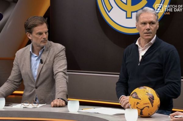 انتقاد شدید دی بوئر و فان باستن از بازی ژائو کانسلو در ال کلاسیکو