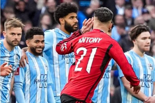 سوژه شدن خوشحالی آنتونی مقابل بازیکنان کاونتری پس از صعود منچستریونایتد