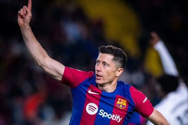 کامبک زدن بارسلونا مقابل والنسیا با هتتریک لواندوفسکی