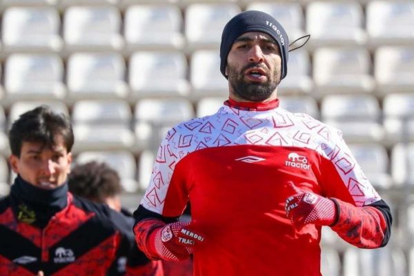  حساسیت استقلال به گیتار ارسلان مطهری   عکس