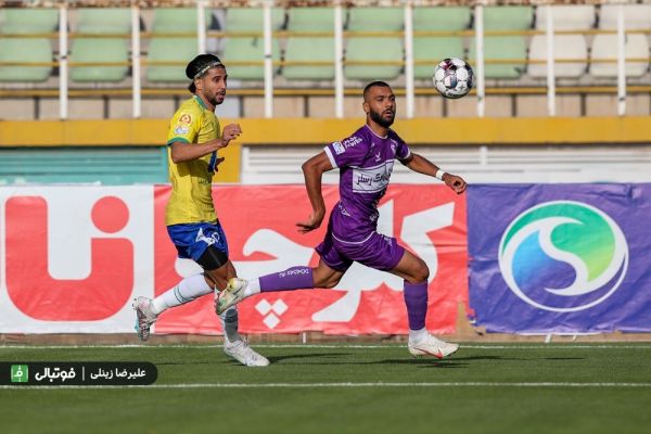  برتری دو بر یک هوادار مقابل صنعت نفت در پایان نیمه اول