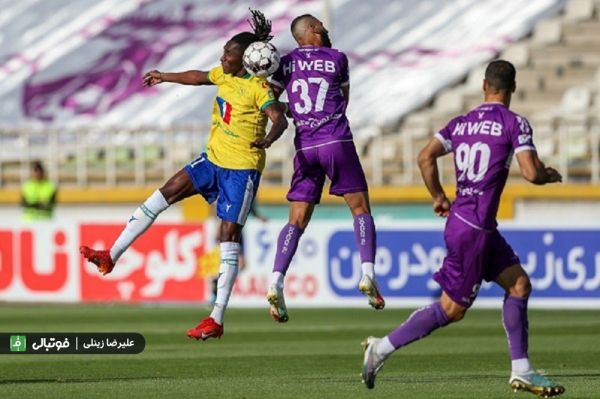  هوادار دو - صنعت نفت یک  نمایش شجاعانه با شجاعی و شجاعیان  نفت عاشق انتهای جدول