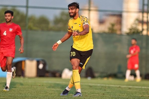  حواشی بازی پرسپولیس - سپاهان  مغانلو به سمت نیمکت پرسپولیس رفت، رضاییان و احمدزاده نه