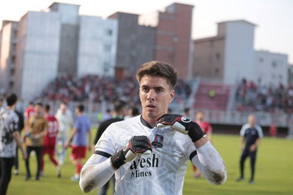 تقابل سخت مهاجمان پرسپولیس با دروازهبان برزیلی نساجی