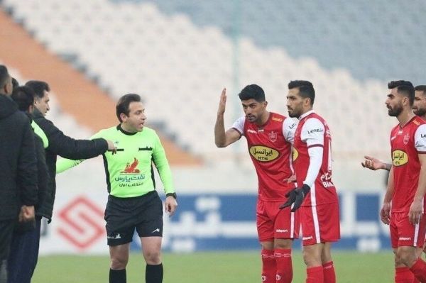 پرسپولیس و هوادار با قضاوت داور پر اشتباه