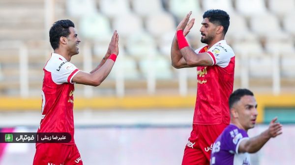  هوادار صفر - پرسپولیس دو  تعقیب و گریز ادامه دارد  صدر موقت با بغل‌پاهای عیسی