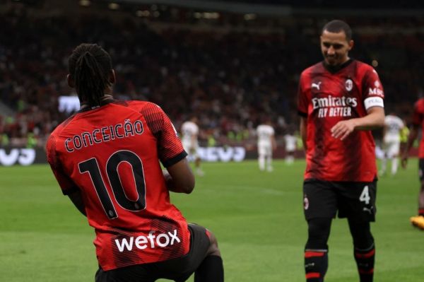 عکس؛ نام مادر بازیکنان میلان پشت پیراهنهای آنها