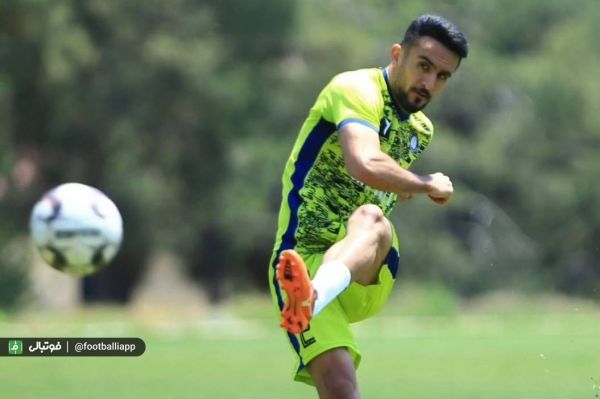 بدشانسی مدافع گلگهر؛ چه زیر طاقی گل نشد