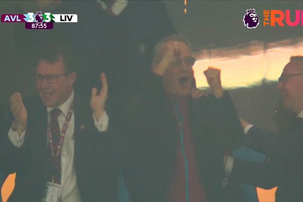 عکس؛ خوشحالی تام هنکس پس از کامبک استون ویلا مقابل لیورپول