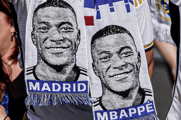  عکس؛ شال امباپه بر گردن هوادار رئال مادرید