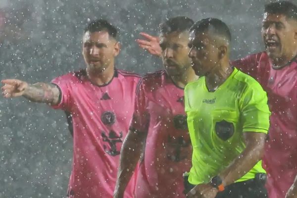  عکس؛ وقتی مسی در طوفان محو شد