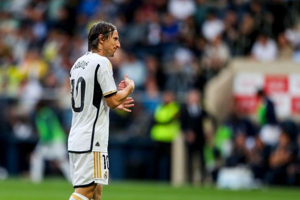  عکس؛ لحظه‌ای که هواداران ویارئال مودریچ را تشویق کردند