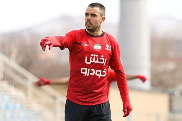 آلوز زنوزی تا وقتی که بخواهد، در تیم تراکتور بازی میکنم