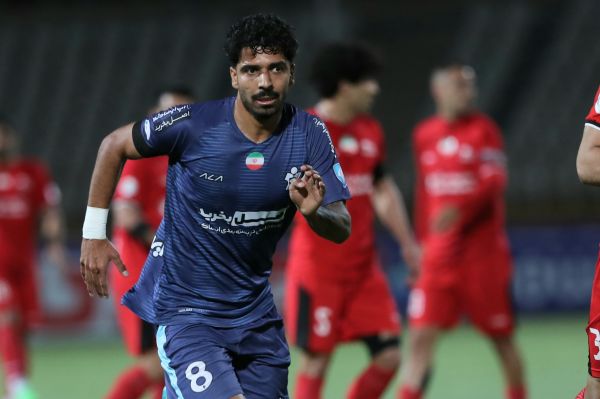 هافبک پیکان از بیمارستان مرخص شد