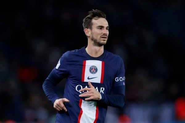 انریکه خواهان حفظ هافبک اسپانیایی پاری سن ژرمن شد