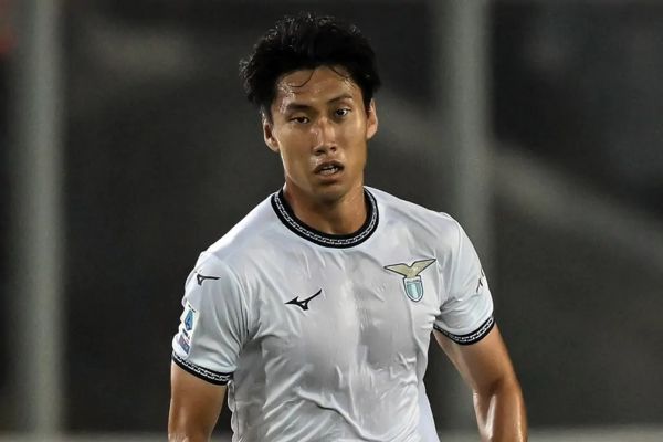 کریستال پالاس به دنبال جذب هافبک خلاق ژاپنی