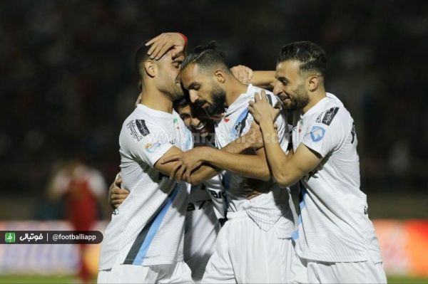  روحیه بالای مهاجمان سابق سرخابی علیه قهرمانی استقلال  عکس