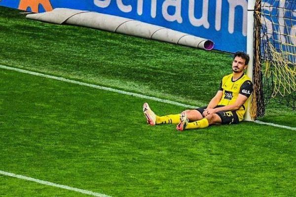 هوملس ادامه فوتبال در میلان را به آمریکا و عربستان ترجیح می دهد