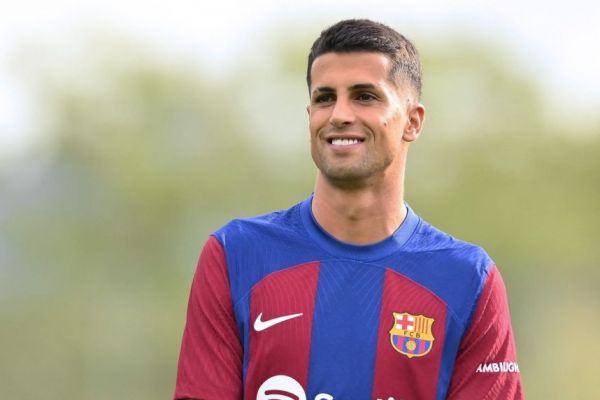  مدیران بارسلونا حامی ستاره پرتغالی خط دفاعی تیمشان