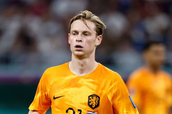 پاری سن ژرمن و بایرن مونیخ علاقهای به جذب هافبک هلندی بارسلونا ندارند