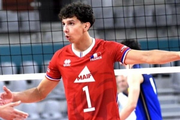  فرزند پائز به لیگ لهستان پیوست