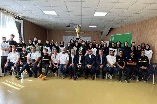  تجلیل از قهرمانان بلافاصله پس از بازگشت  سکه طلا پاداش فدراسیون به ملی‌پوشان دوومیدانی