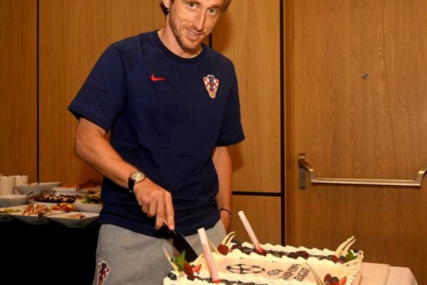  عکس؛ کیک ویژه‌ای که در اردوی کرواسی برای مودریچ آماده شده بود