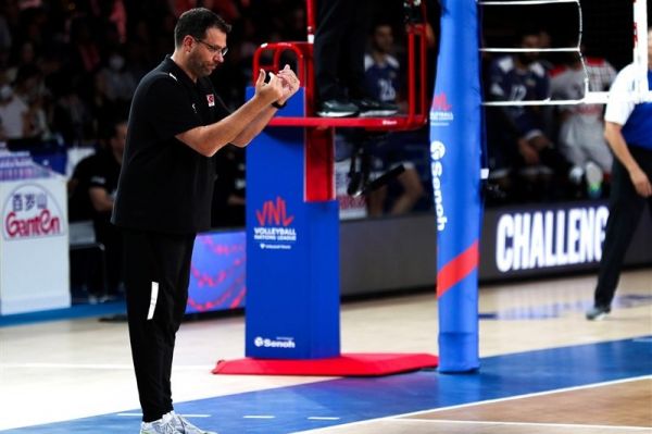 سرمربی والیبال ترکیه ایران خیلی بد نبود مطمئنم آنها پیشرفت خواهند کرد