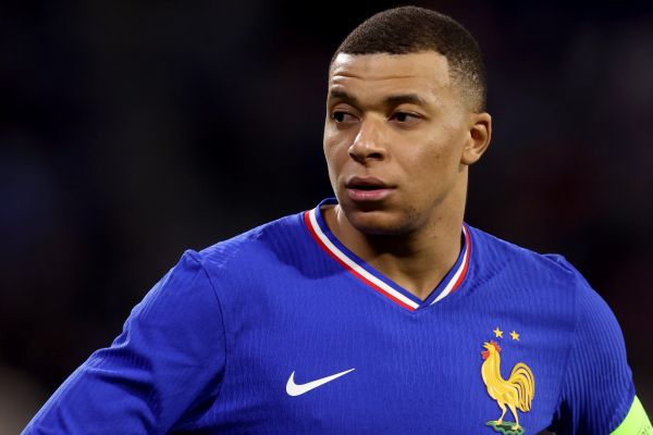  ستاره سابق پی‌اس‌جی خطاب به امباپه  تو به ما خیانت کردی